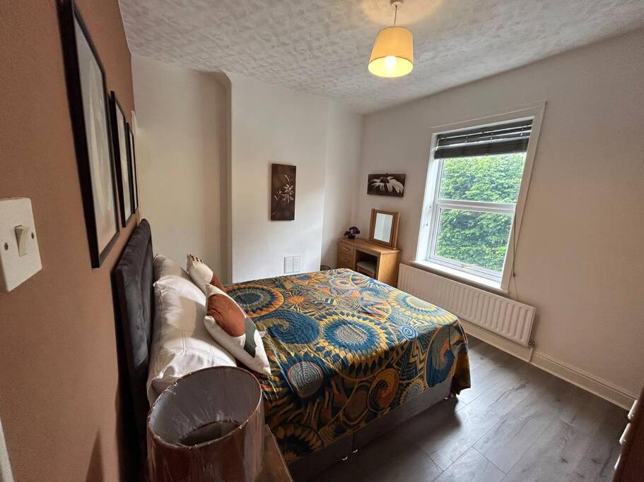 Spacious Homely 3 Bed Property Newcastle-under-Lyme Exterior photo